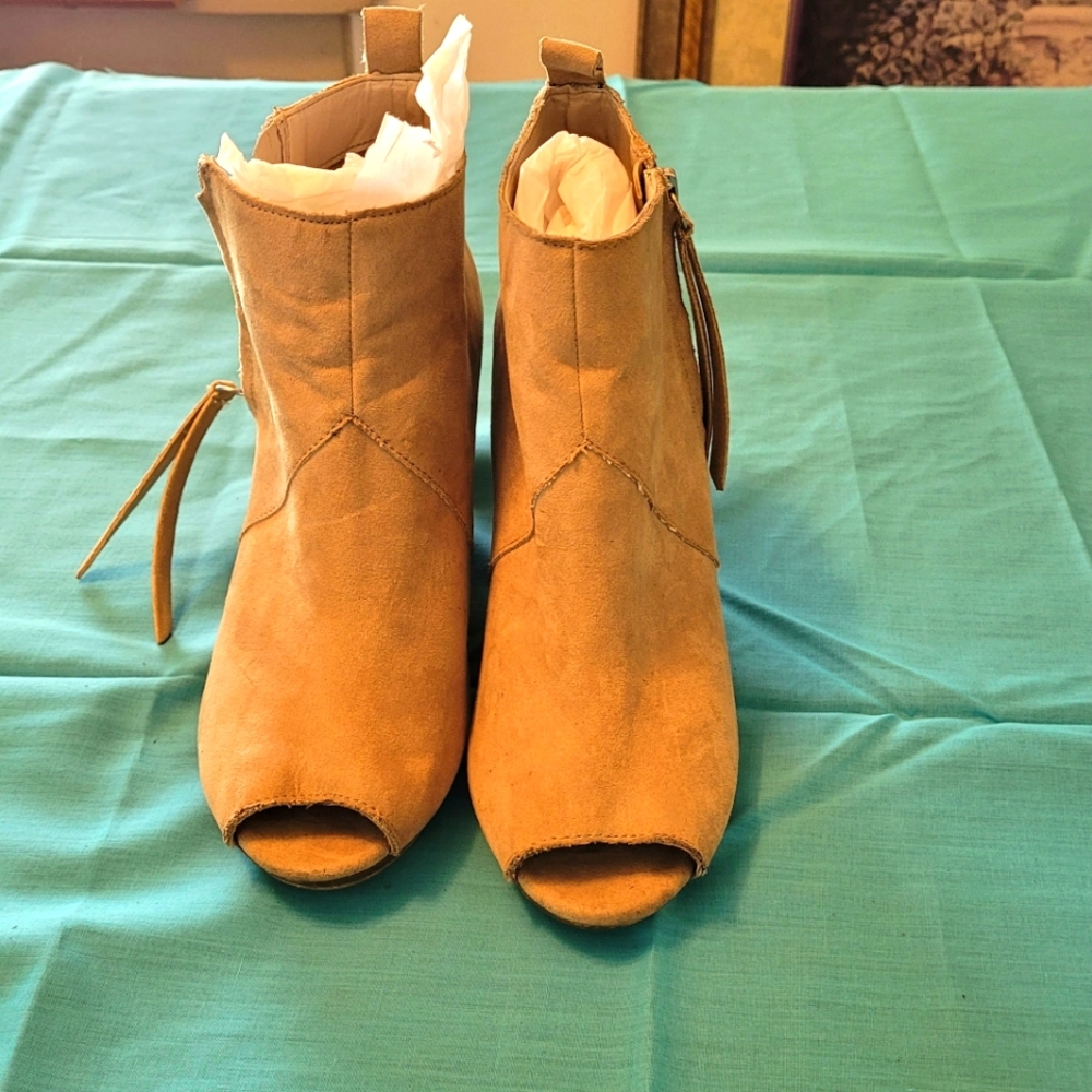 Brown suede bootie